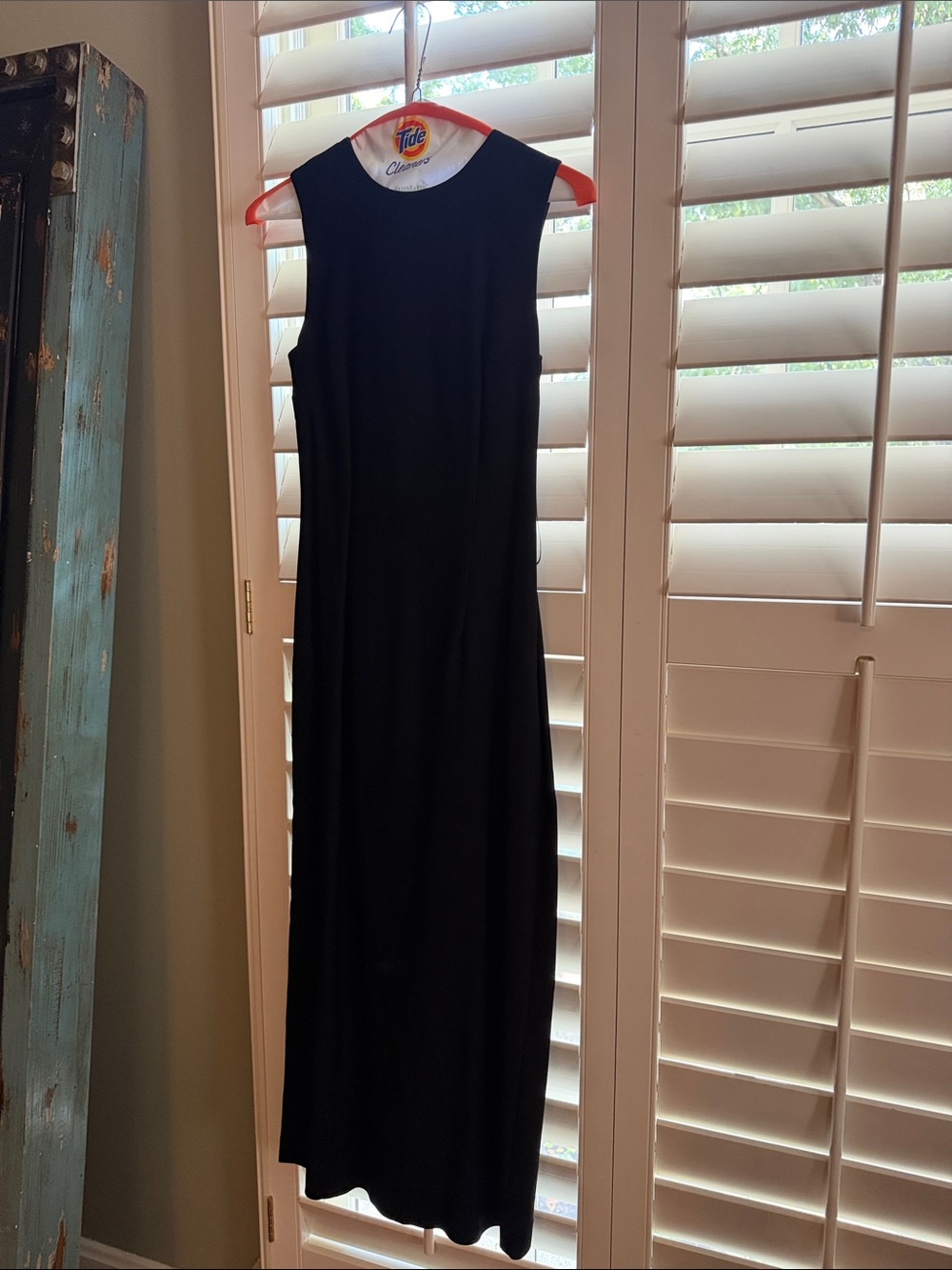 Sleek Black Sleeveless Maxi Dress